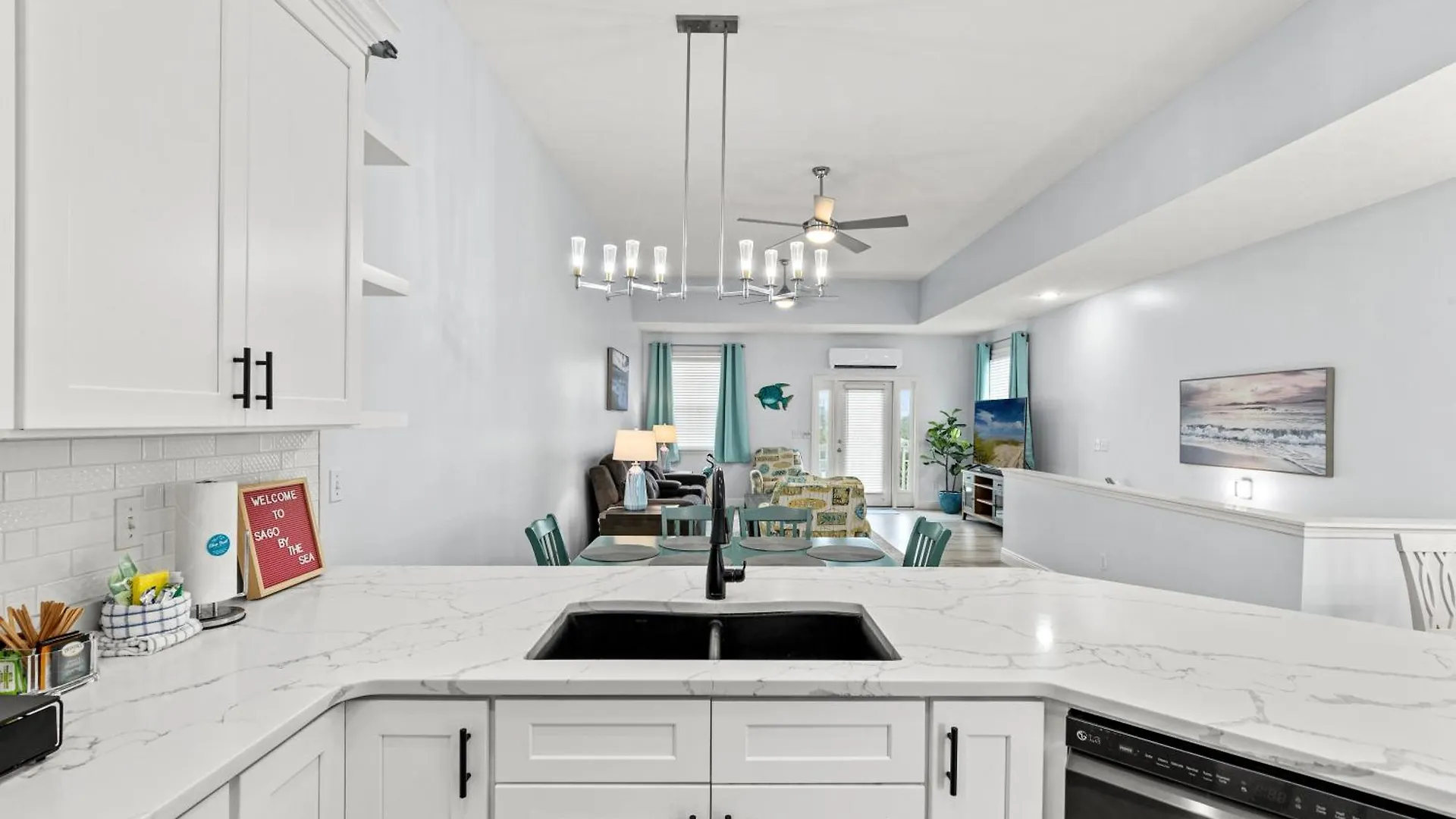 Sago By The Sea: 2-Bed, 25-Bath Retreat Steps From The Beach, Sleeps 7! Panama City Beach Amerikai Egyesült Államok