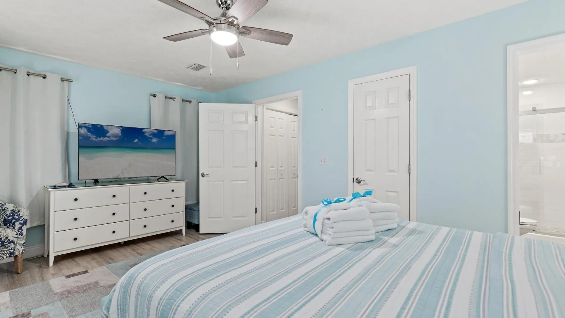 Sago By The Sea: 2-Bed, 25-Bath Retreat Steps From The Beach, Sleeps 7! Panama City Beach 0*,